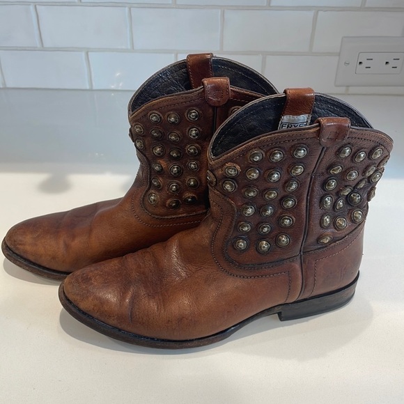 Frye Wyatt Rustic Studded Brown Western Ankle Booties—Beautiful!! EUC—Size 7 B - Picture 1 of 9